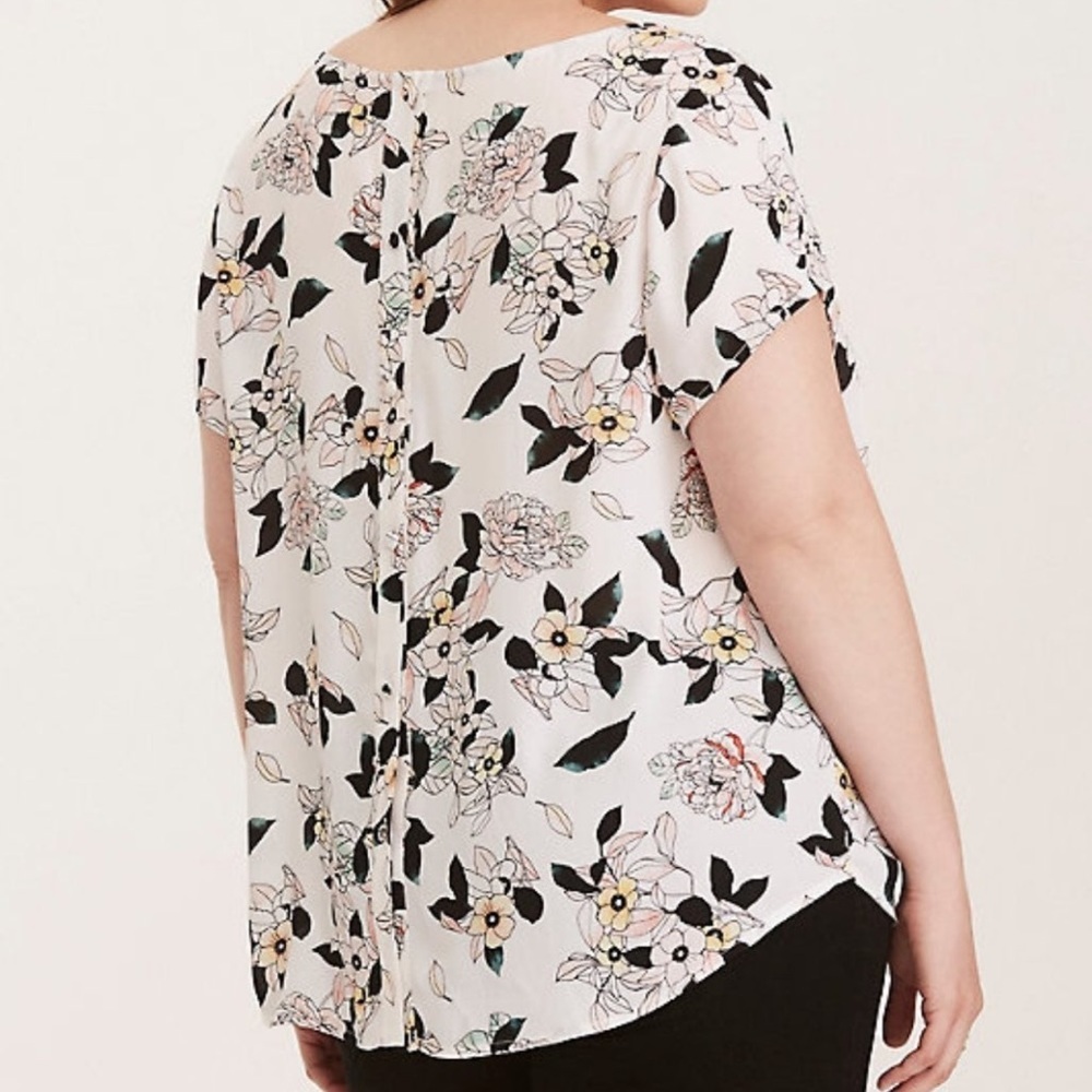 Torrid Floral Georgette Button Back Top - Picture 2 of 2